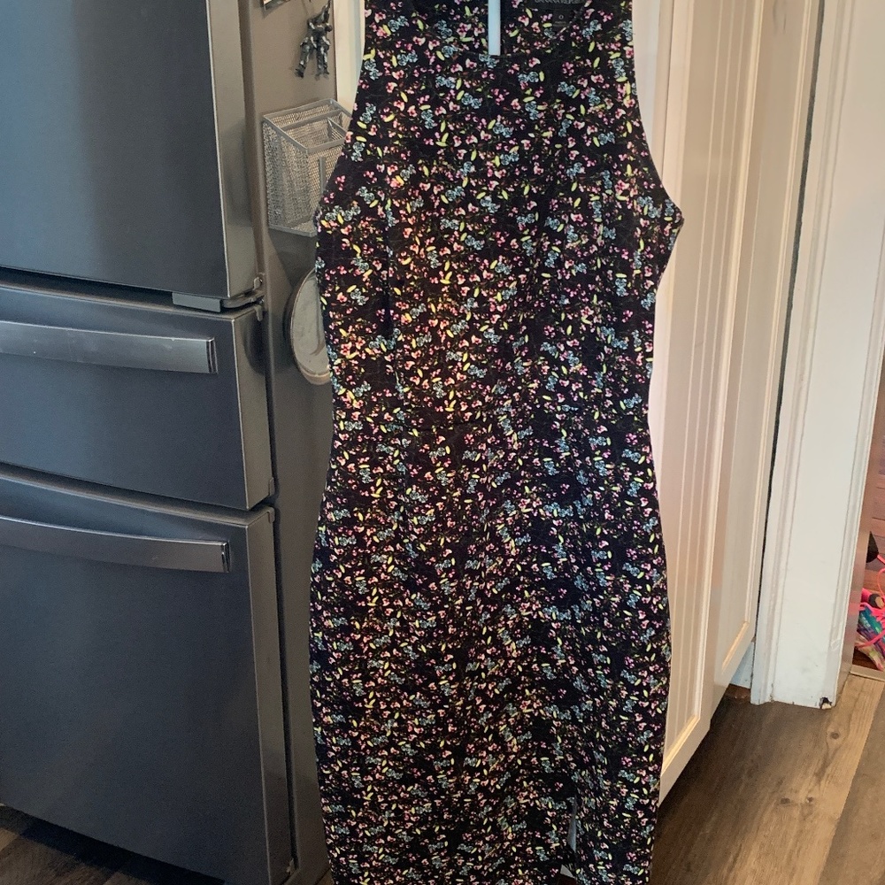Banana republic super form fitting with stretch floral dress. Worn once